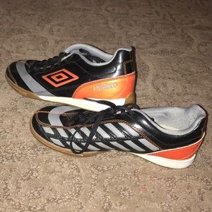 Indoor soccer shoes